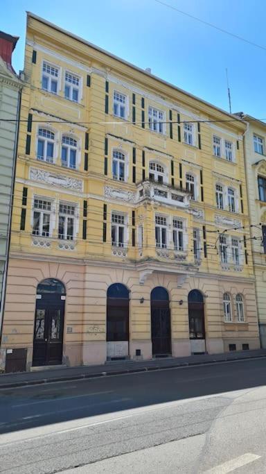 Lovely Old Town Apartment Μπρατισλάβα Εξωτερικό φωτογραφία
