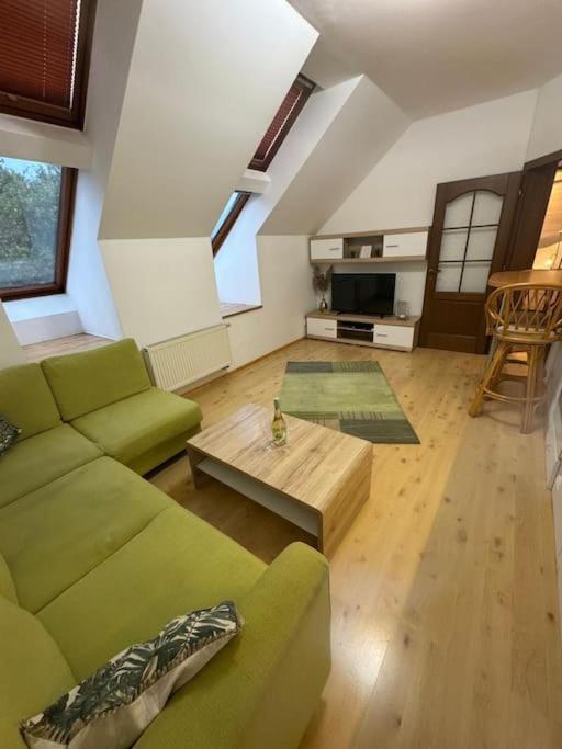 Lovely Old Town Apartment Μπρατισλάβα Εξωτερικό φωτογραφία